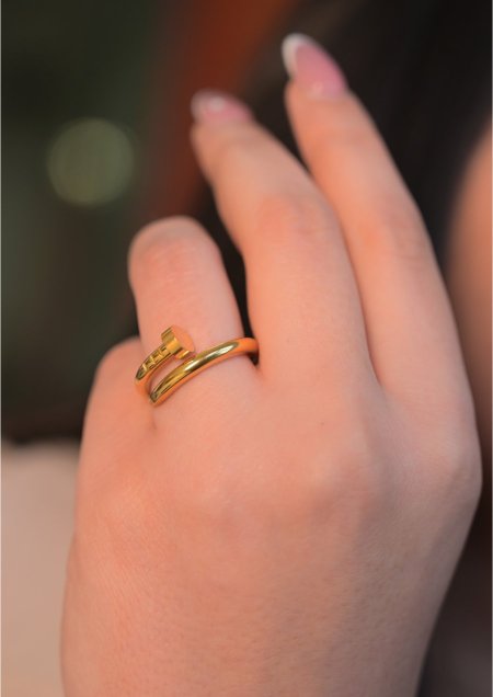 خاتم مريم كارتيير مسمار ذهبي بدون زركون